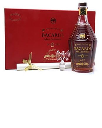 Bacardi Rum 8 年 Millennium Baccarat Crystal